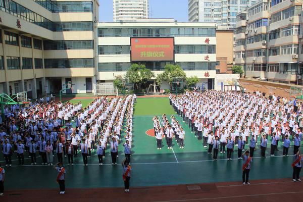 1郑州市第七初级中学东校区举行第十六周升旗仪式